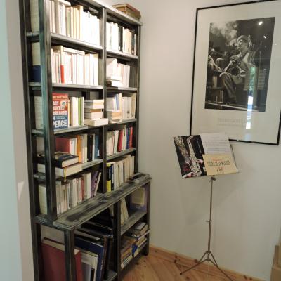 Collection privée - Cette bibliothèque  n'est plus disponible à la vente.