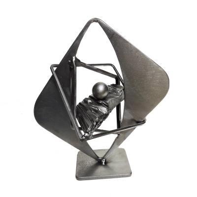 Métal - Hauteur 19 cm   largeur 16 cm  profondeur 12cm