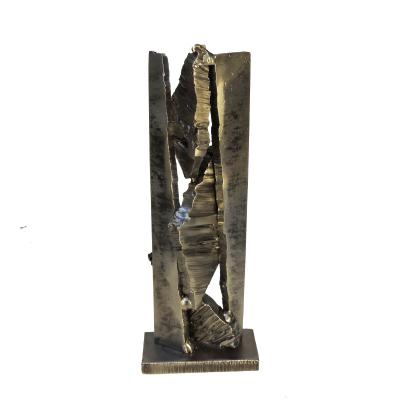 Métal - Hauteur 27 cm   largeur 10 cm  profondeur 5 cm
