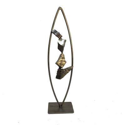 Métal - Hauteur 38 cm   largeur 10 cm  profondeur 7 cm