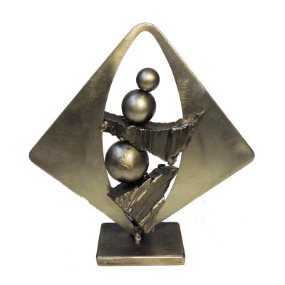Métal - Hauteur 21 cm   largeur 20 cm  profondeur 6 cm
